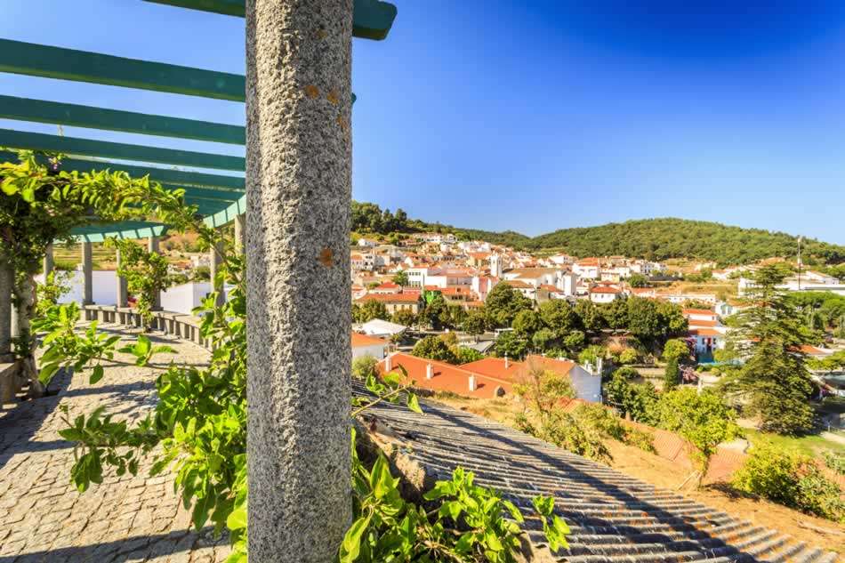 Visite de la ville de Silves, de Monchique / Foia, le point plus élevé de l’Algarve, dégustation de vins régionaux, de Lagos, Sagres et du Cap de Saint Vincent.