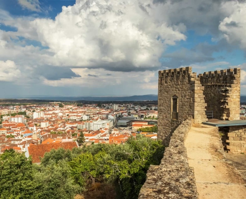 Ville stratégiquement importante dont l'origine de sa naissance divise les historiens entre une genèse romaine et carthaginoise, au 13ème siècle avec la reconquête par les Templiers aux Maures, Castelo Branco connaît son essor.