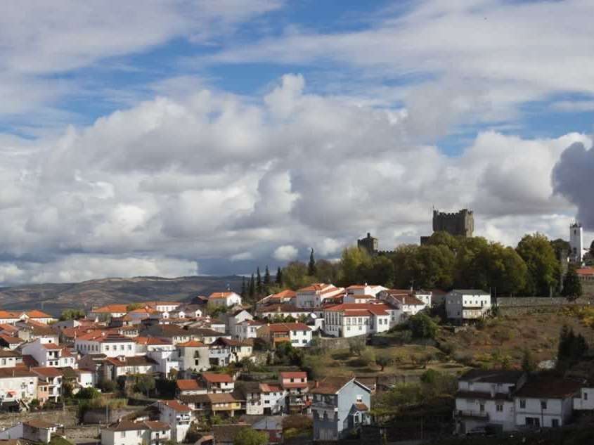 Le château Castelo de Bragança, datant du 12ème siècle et à l’architecture gothique, est un des plus importants et des mieux conservés du Portugal.