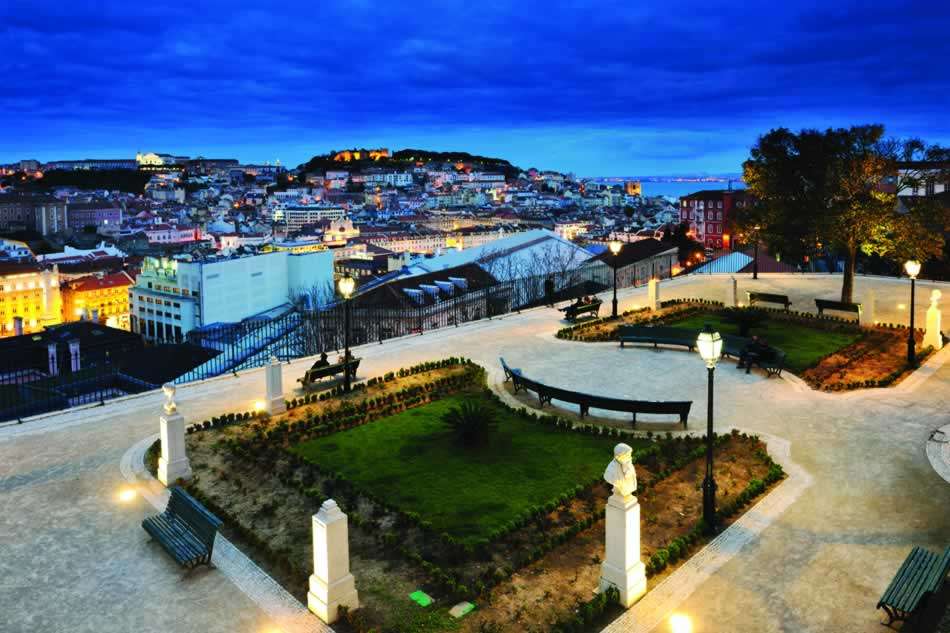 Visite guidée d'une demi-journée pour admirer les plus beaux monuments de Lisbonne, gastronomie et Fado y compris.