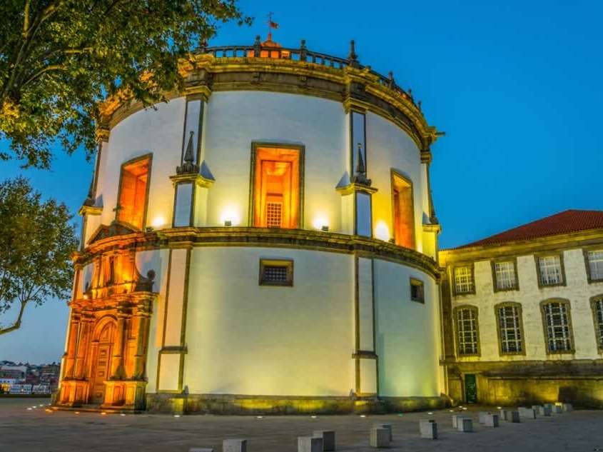 Construit au 16ème siècle, transformé en forteresse improvisée durant le siège de Porto en 1832, cet édifice est le symbole de la ville de Gaia et Patrimoine Mondial de l’UNESCO depuis 1996.
