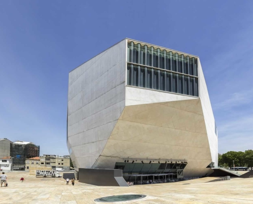 Son architecture audacieuse signée par Rem Koolhaas et son programme musical varié font de la Casa da Música un symbole de Porto.
