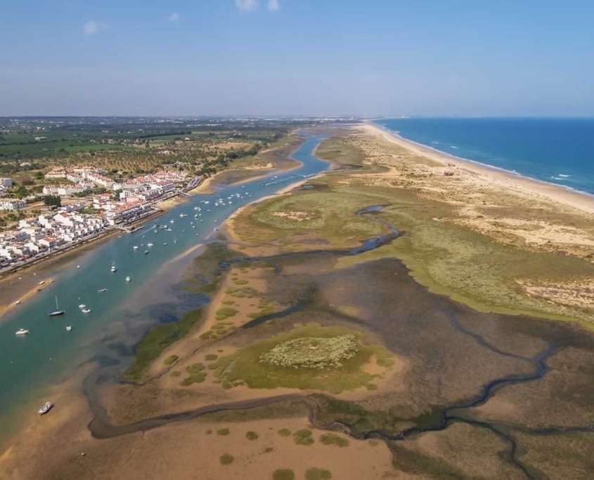 La Ria Formosa et son marais d’eau salée, vivant au rythme des marées de l’Océan tout proche.