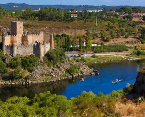 L’une des régions les plus fertiles du Portugal grâce au grand fleuve qui la traverse, où le cheval lusitanien y est élevé et où l’art de la tauromachie à la portugaise est la plus ancrées dans les mœurs et coutumes.