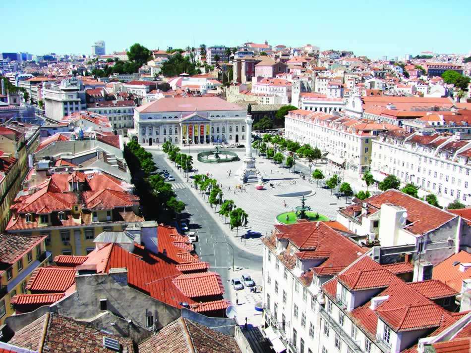 Avec un guide local pour la visite de la Tour de Belém, le Monument des Découvertes, le monastère de Jerónimos, le quartier populaire d’Alfama, la Place du Commerce et la Cathédrale de Lisbonne.